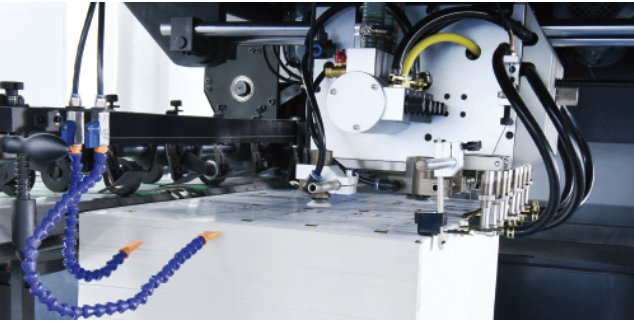 Máy cắt bế và dập nóng kép ba đơn vị BHT 3S1060TTRC (Máy ép nhũ) 1