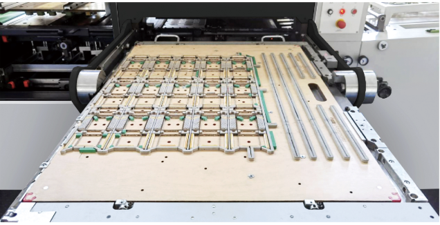 Máy dập nóng và cắt khuôn hoàn toàn tự động BHT 1060AT (Máy ép nhũ) 7